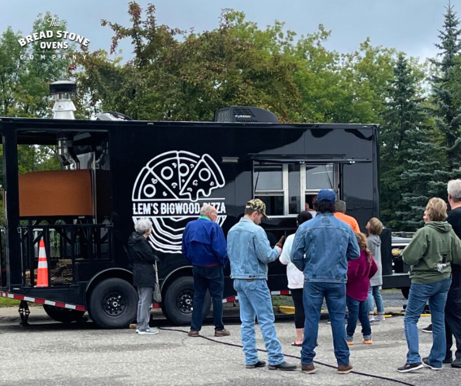 A photo of Lem's Bigwood Pizza trailer operating to serve their customers