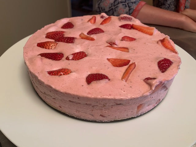 Strawberry mouse cake